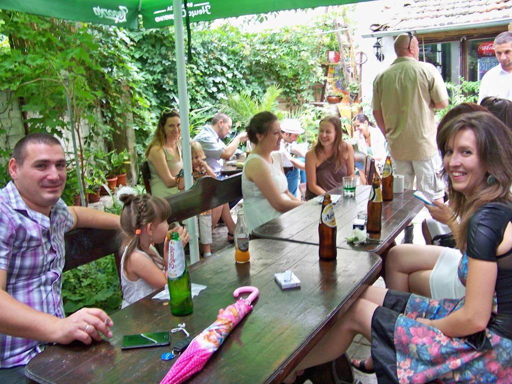 Yo Ho Hostel Варна Экстерьер фото