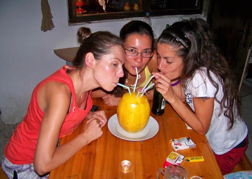Yo Ho Hostel Варна Экстерьер фото