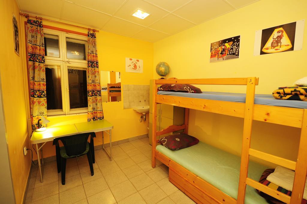 Yo Ho Hostel Варна Экстерьер фото