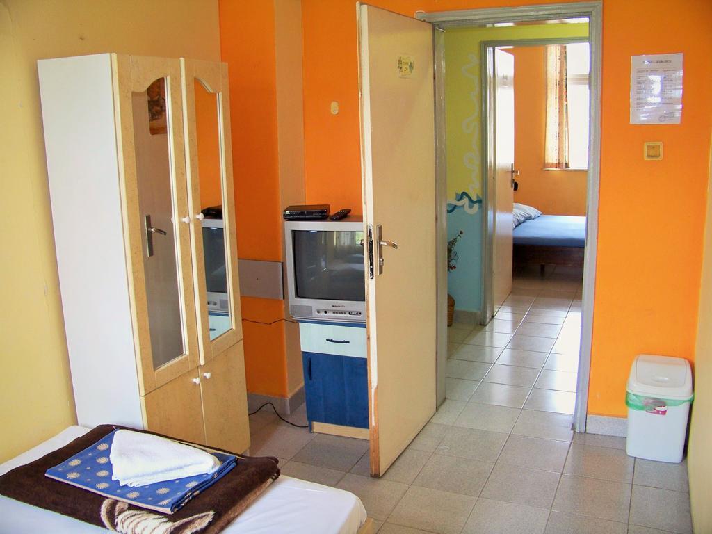 Yo Ho Hostel Варна Экстерьер фото