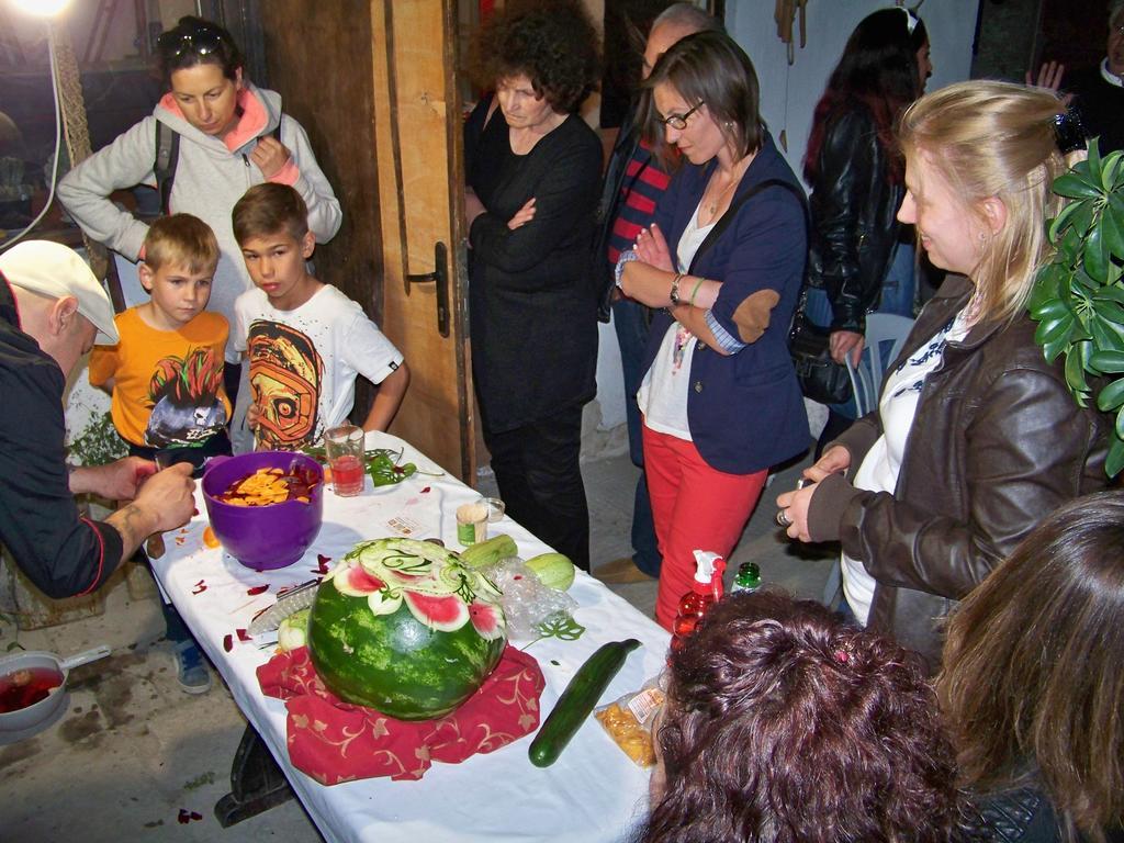 Yo Ho Hostel Варна Экстерьер фото