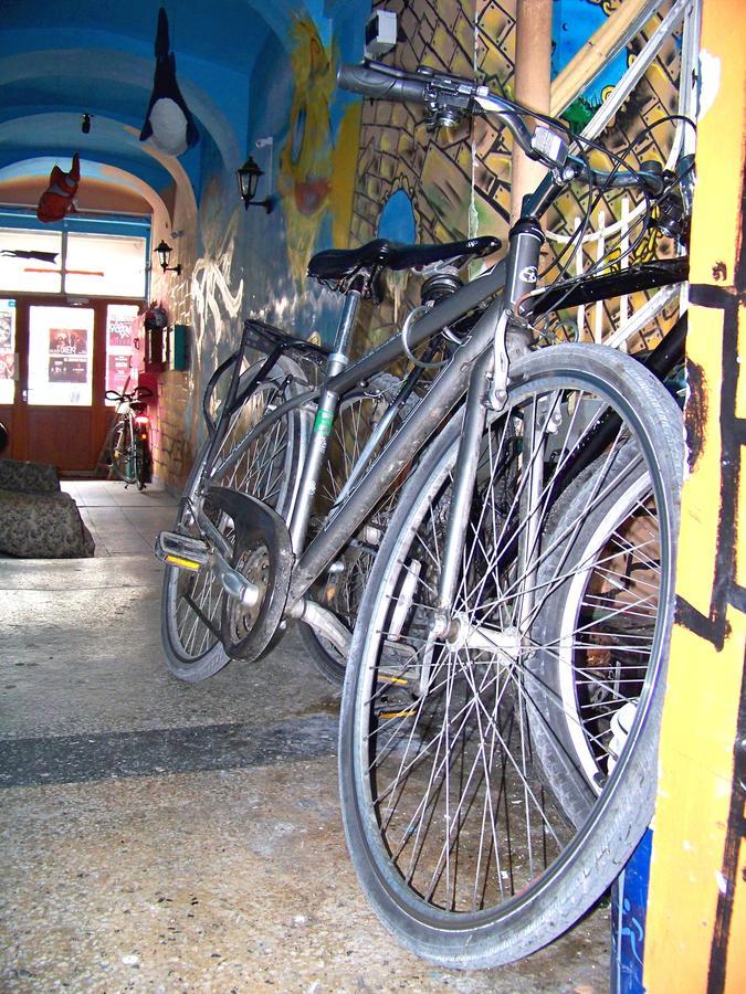 Yo Ho Hostel Варна Экстерьер фото